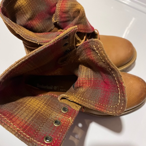 Women’s tan size 6.0 Timberlands with plaid interior. Never worn! - Picture 2 of 4